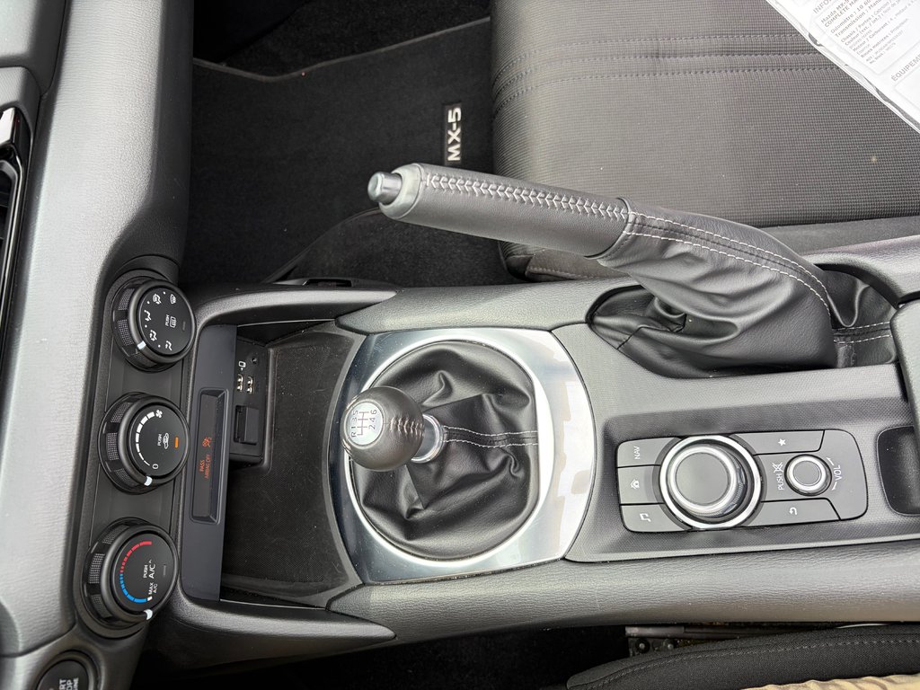 2023 Mazda MX-5 GS, BAS KM, GARANTIE COMPLÈTE MAI 2027 in Boucherville, Quebec - 25 - w1024h768px