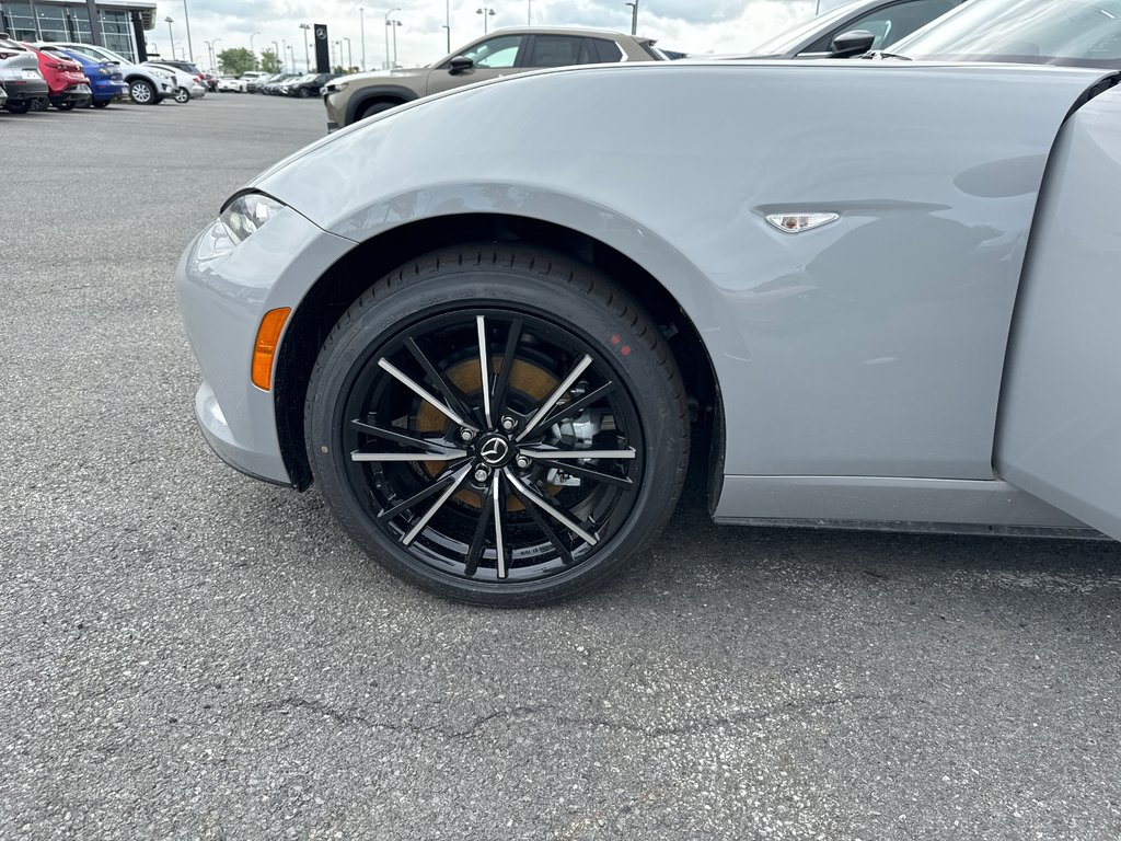 2024 Mazda MX-5 GT in Boucherville, Quebec - 5 - w1024h768px