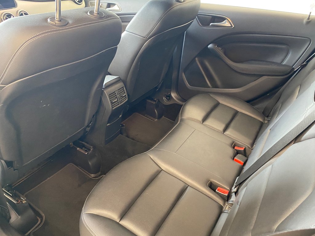 2018 Mercedes-Benz B-Class B250 SPORTS TOURER in Boucherville, Quebec - 12 - w1024h768px