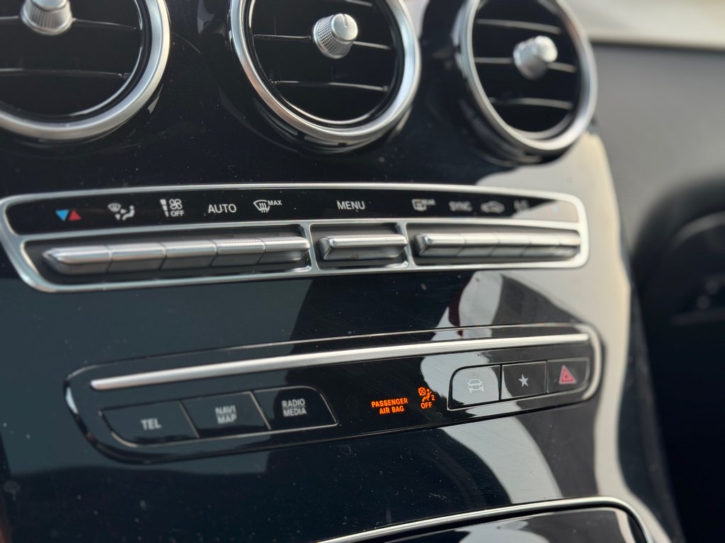2020 Mercedes-Benz GLC AMG GLC 43 4Matic Toit Ouvrant Cuir in Terrebonne, Quebec - 19 - w1024h768px