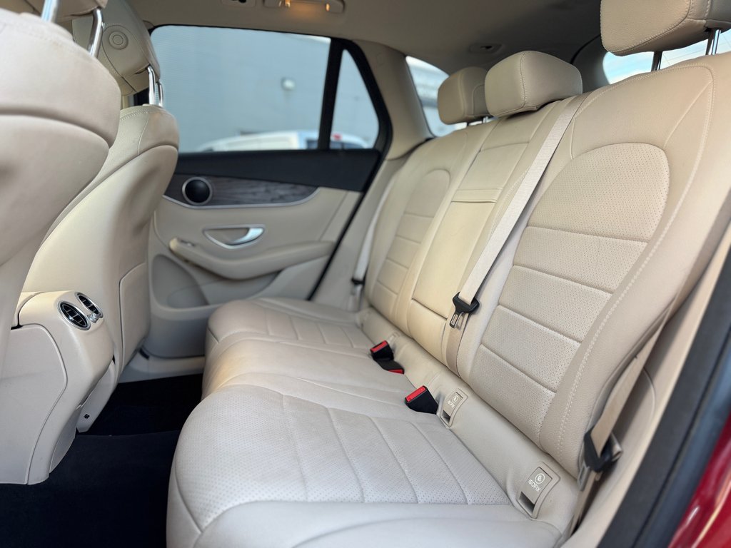2020 Mercedes-Benz GLC GLC 350e AWD Toit Panoramique Bas Kilométrage in Terrebonne, Quebec - 24 - w1024h768px