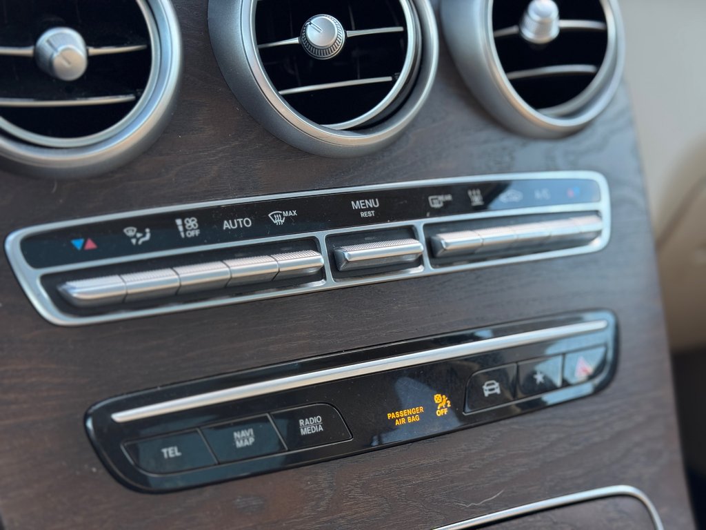 2020 Mercedes-Benz GLC GLC 350e AWD Toit Panoramique Bas Kilométrage in Terrebonne, Quebec - 19 - w1024h768px