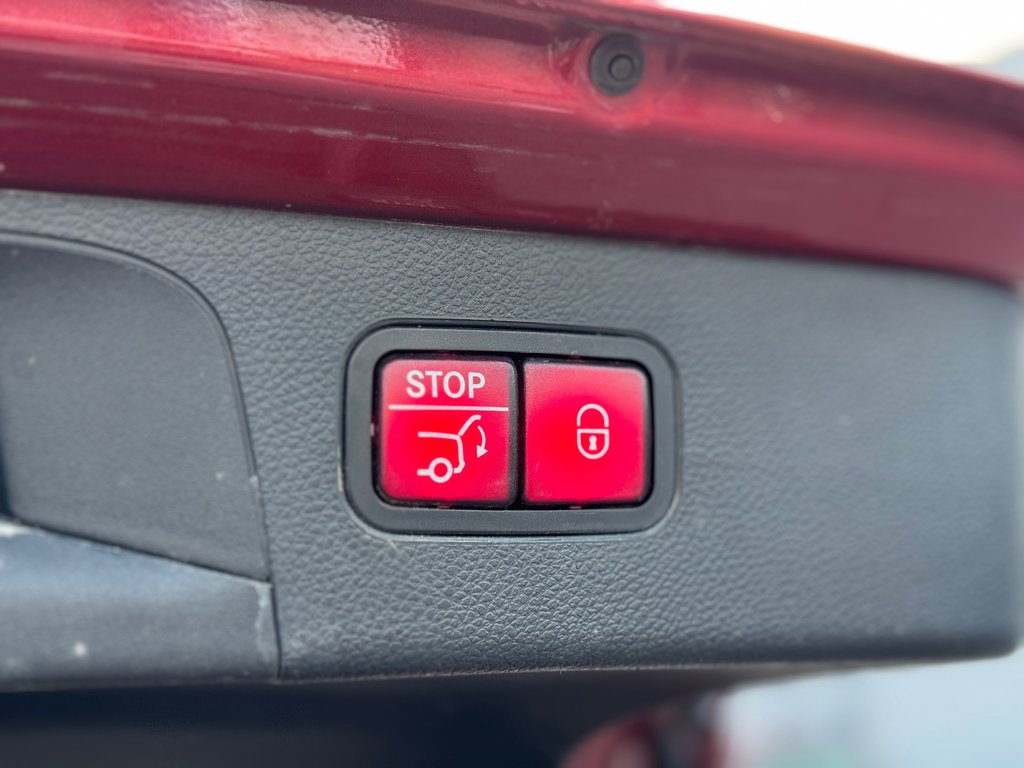 2020 Mercedes-Benz GLC GLC 350e AWD Toit Panoramique Bas Kilométrage in Terrebonne, Quebec - 26 - w1024h768px