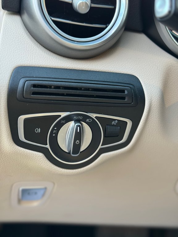 2020 Mercedes-Benz GLC GLC 350e AWD Toit Panoramique Bas Kilométrage in Terrebonne, Quebec - 11 - w1024h768px