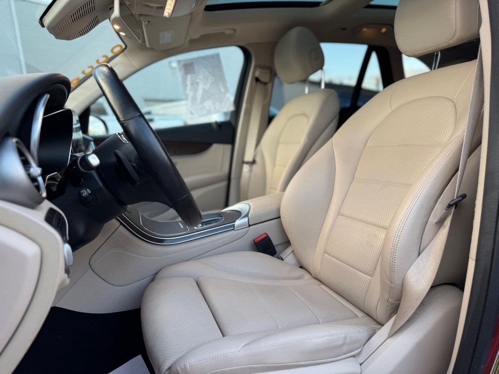 2020 Mercedes-Benz GLC GLC 350e AWD Toit Panoramique Bas Kilométrage in Terrebonne, Quebec - 9 - w1024h768px