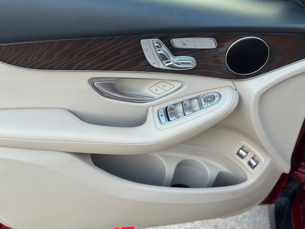 2020 Mercedes-Benz GLC GLC 350e AWD Toit Panoramique Bas Kilométrage in Terrebonne, Quebec - 8 - w1024h768px