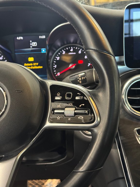 2022 Mercedes-Benz GLC GLC 300 AWD Cuir Bas Kilométrage in Terrebonne, Quebec - 18 - w1024h768px