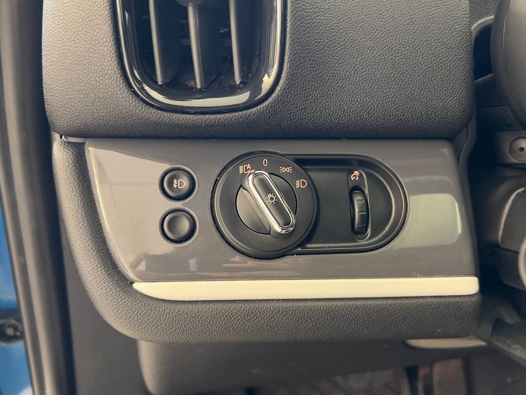 2019 MINI Countryman COOPER S E in Boucherville, Quebec - 13 - w1024h768px