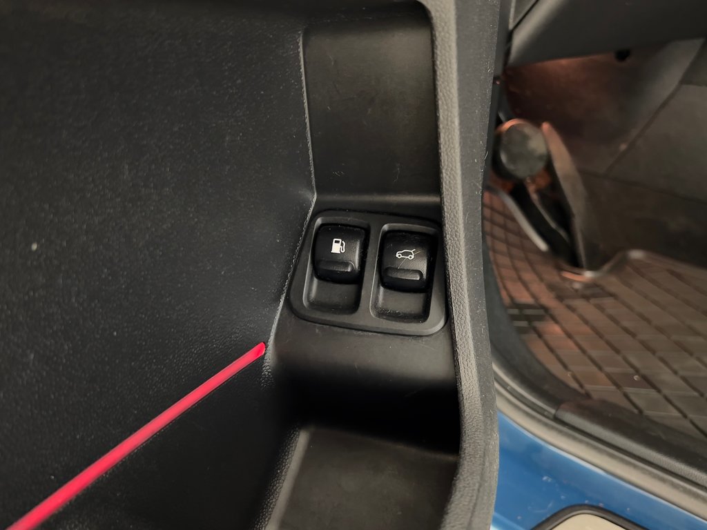 2019 MINI Countryman COOPER S E in Boucherville, Quebec - 12 - w1024h768px