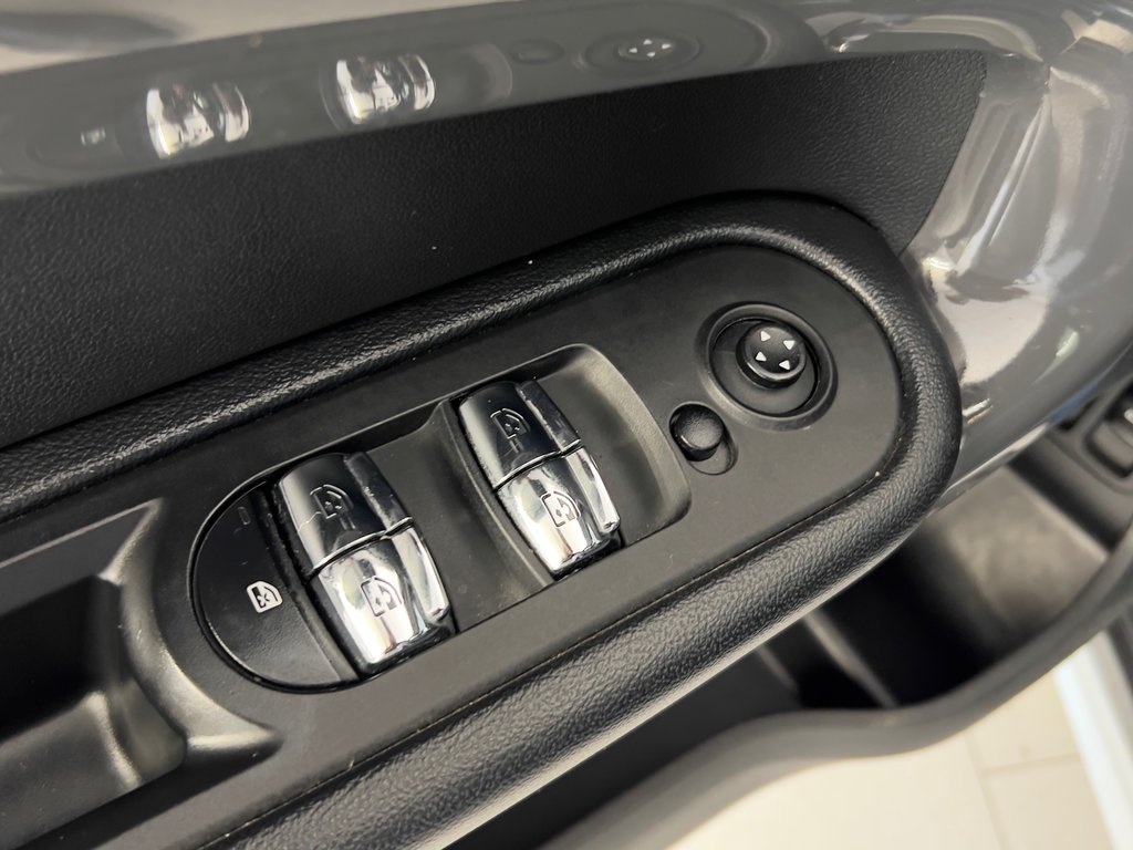 2019 MINI Countryman COOPER S E in Boucherville, Quebec - 11 - w1024h768px