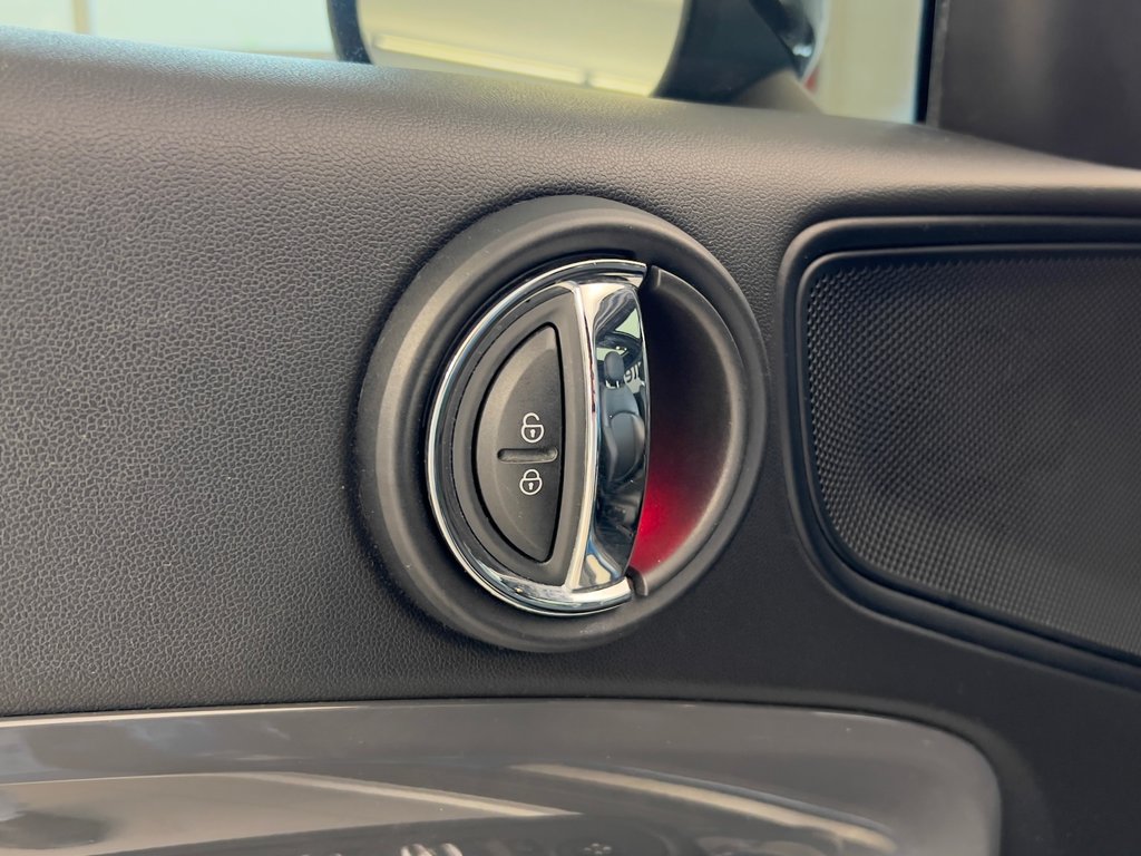 2019 MINI Countryman COOPER S E in Boucherville, Quebec - 10 - w1024h768px