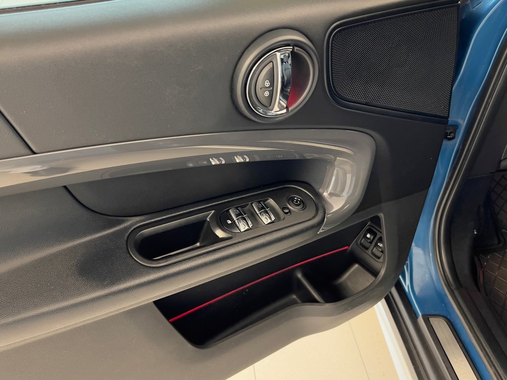 2019 MINI Countryman COOPER S E in Boucherville, Quebec - 37 - w1024h768px