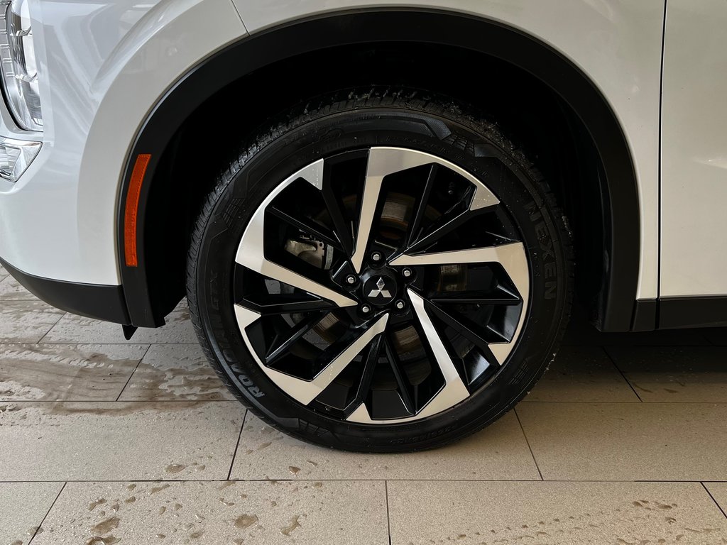 Mitsubishi OUTLANDER PHEV  2023 à Boucherville, Québec - 2 - w1024h768px