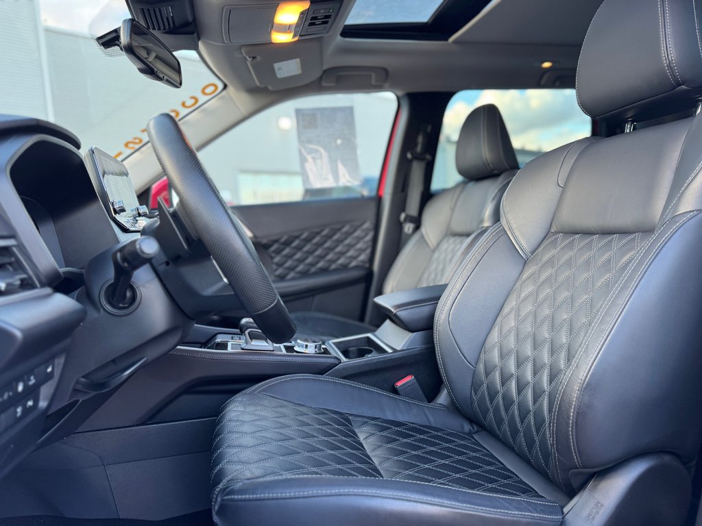 Mitsubishi OUTLANDER PHEV SEL Cuir Toit Panoramique AWD Hybrid Branchable 2023 à Terrebonne, Québec - 10 - w1024h768px