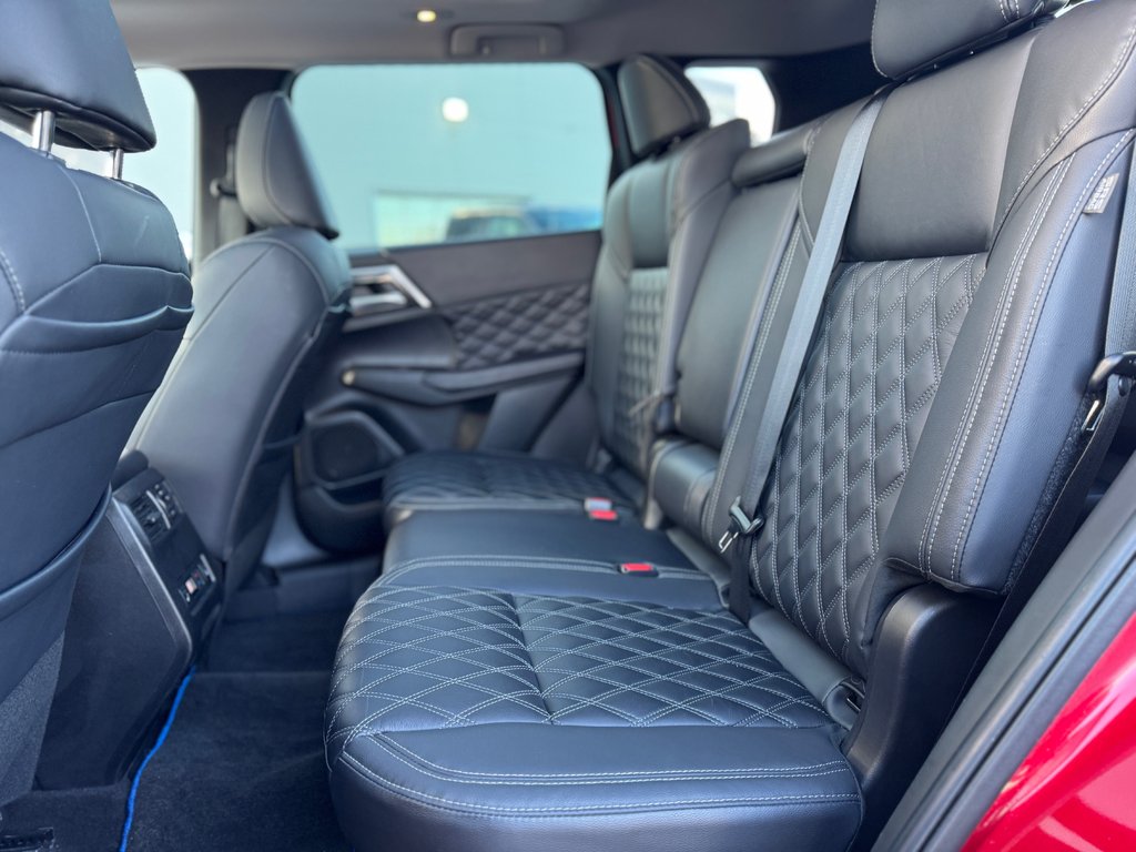 Mitsubishi OUTLANDER PHEV SEL Cuir Toit Panoramique AWD Hybrid Branchable 2023 à Terrebonne, Québec - 24 - w1024h768px