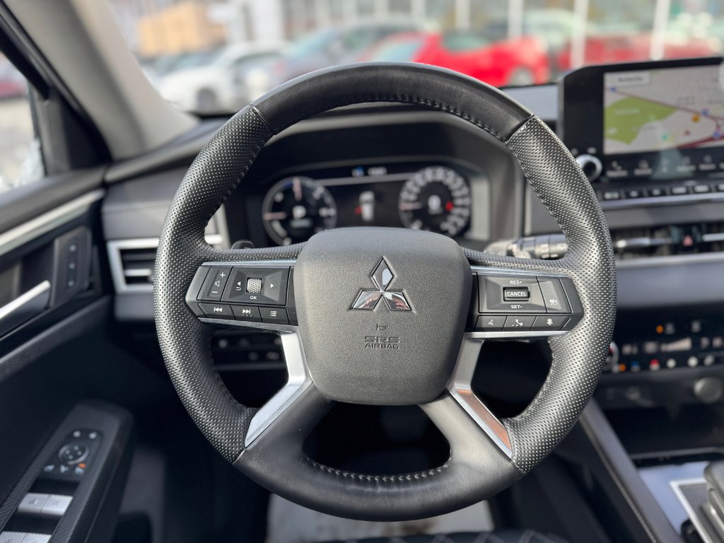 2023 Mitsubishi Outlander PHEV SEL AWD Toit Panoramique Cuir in Terrebonne, Quebec - 22 - w1024h768px