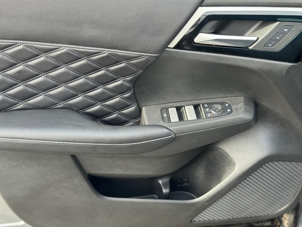 2023 Mitsubishi Outlander PHEV SEL AWD Toit Panoramique Cuir in Terrebonne, Quebec - 8 - w1024h768px