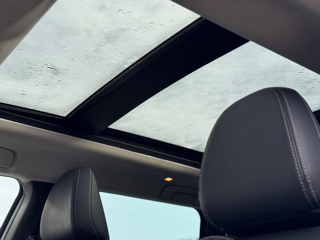 2023 Mitsubishi Outlander PHEV SEL AWD Toit Panoramique Cuir in Terrebonne, Quebec - 11 - w1024h768px