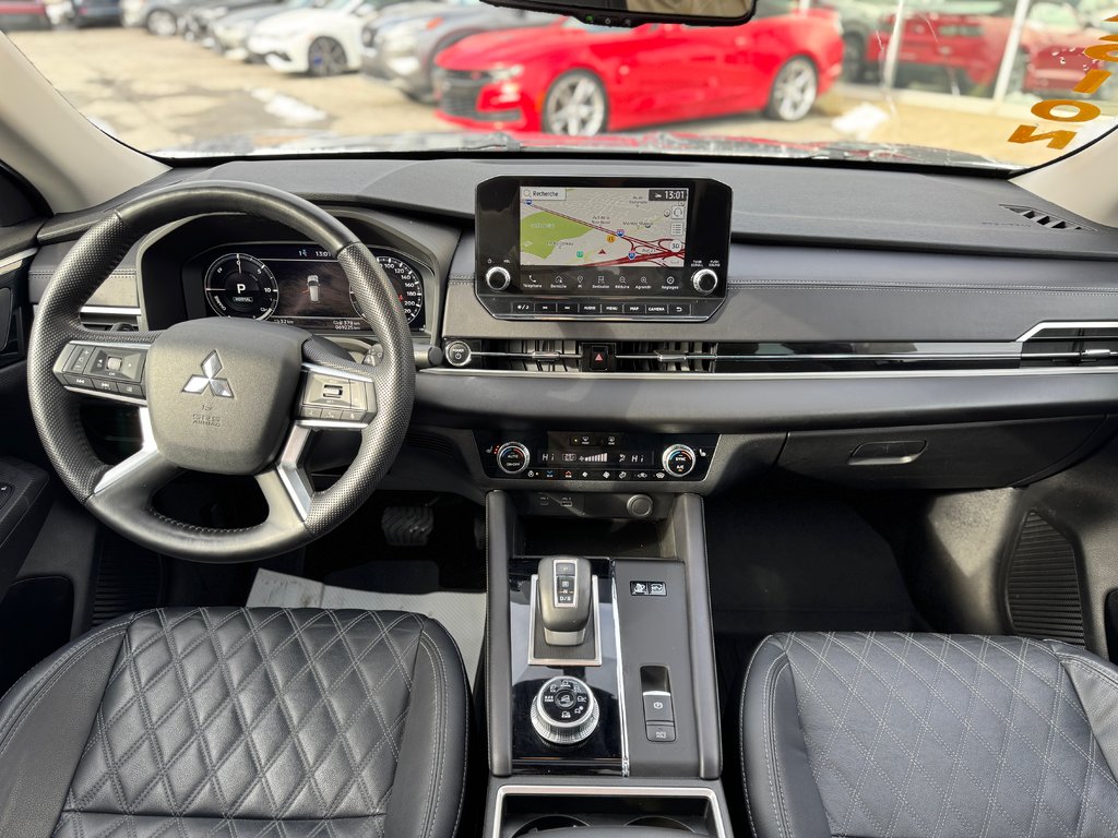2023 Mitsubishi Outlander PHEV SEL AWD Toit Panoramique Cuir in Terrebonne, Quebec - 23 - w1024h768px