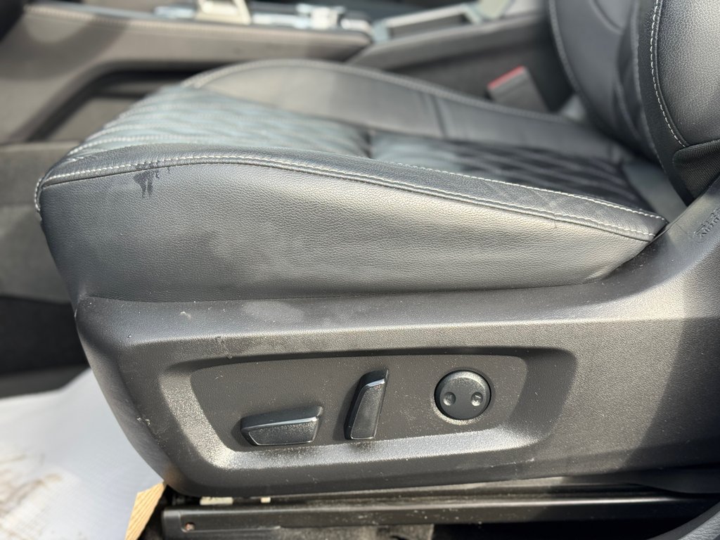 2023 Mitsubishi Outlander PHEV SEL AWD Toit Panoramique Cuir in Terrebonne, Quebec - 9 - w1024h768px