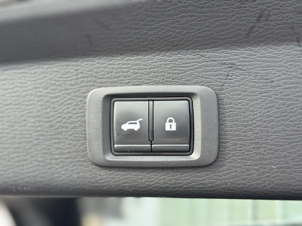 2023 Mitsubishi Outlander PHEV SEL AWD Toit Panoramique Cuir in Terrebonne, Quebec - 29 - w1024h768px