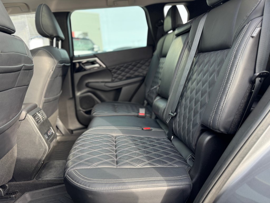 2023 Mitsubishi Outlander PHEV SEL AWD Toit Panoramique Cuir in Terrebonne, Quebec - 25 - w1024h768px