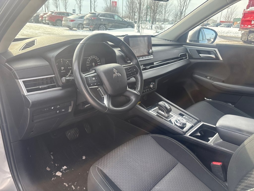 Mitsubishi Outlander PHEV ES AWD 7 PLACES SIÈGES CHAUFFANTS 2023 à Boucherville, Québec - 13 - w1024h768px