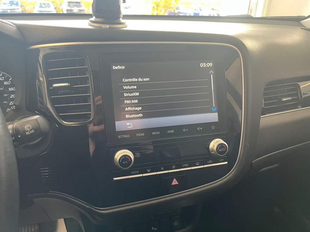 2020 Mitsubishi Outlander ES-AWC in Boucherville, Quebec - 22 - w1024h768px