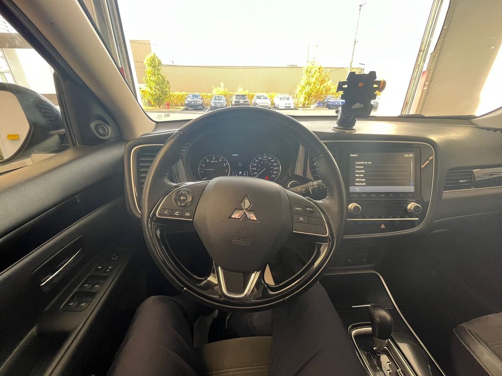2020 Mitsubishi Outlander ES-AWC in Boucherville, Quebec - 11 - w1024h768px