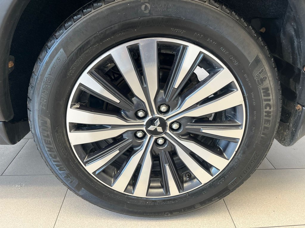 2020 Mitsubishi Outlander ES-AWC in Boucherville, Quebec - 9 - w1024h768px