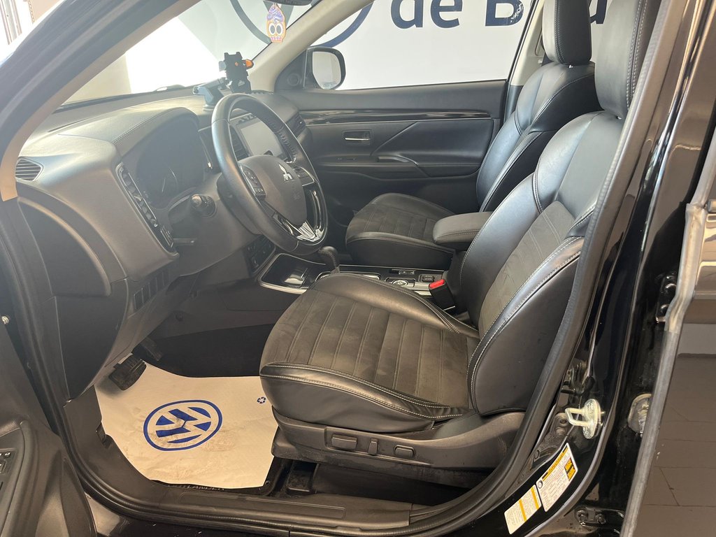 2020 Mitsubishi Outlander ES-AWC in Boucherville, Quebec - 17 - w1024h768px