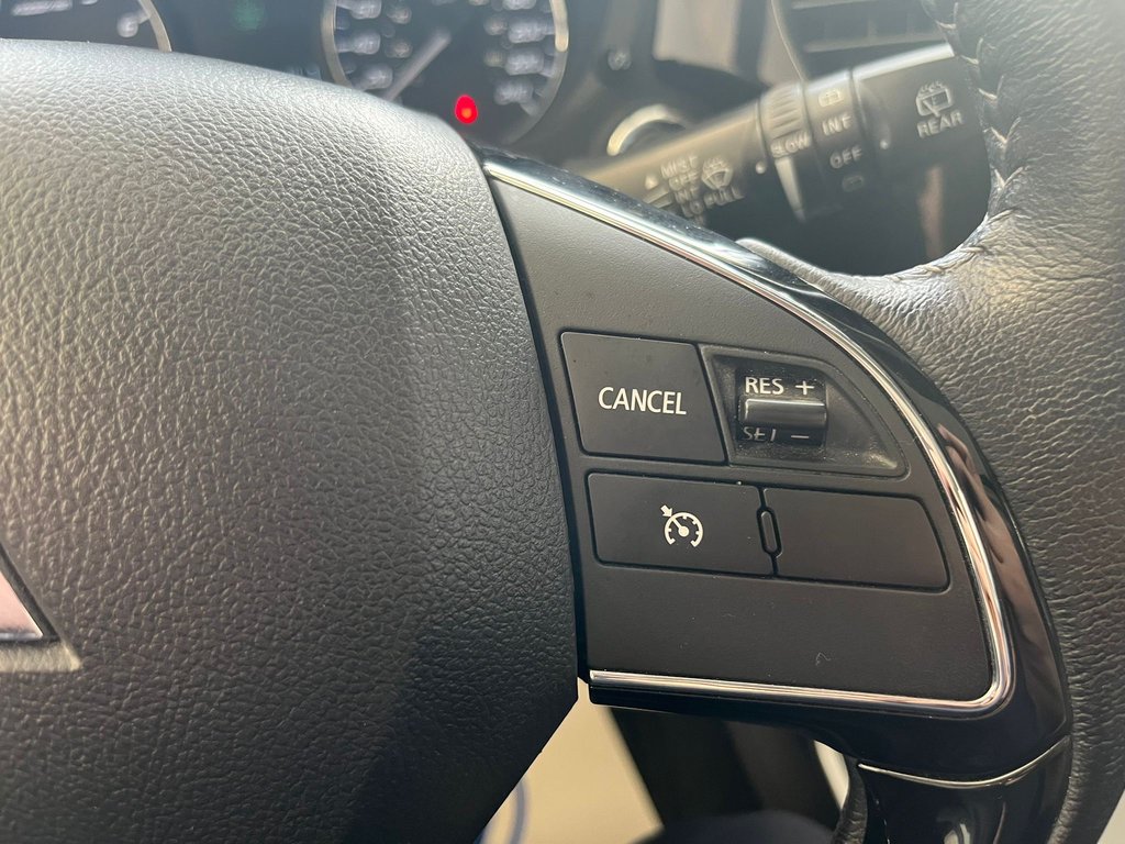 2020 Mitsubishi Outlander ES-AWC in Boucherville, Quebec - 13 - w1024h768px