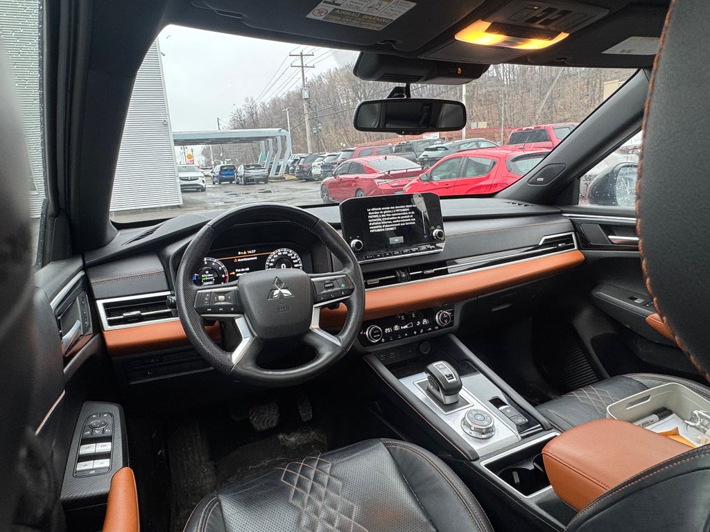 2023 Mitsubishi Outlander GT Premium 7 Passagers Toit Panoramique in Terrebonne, Quebec - 13 - w1024h768px