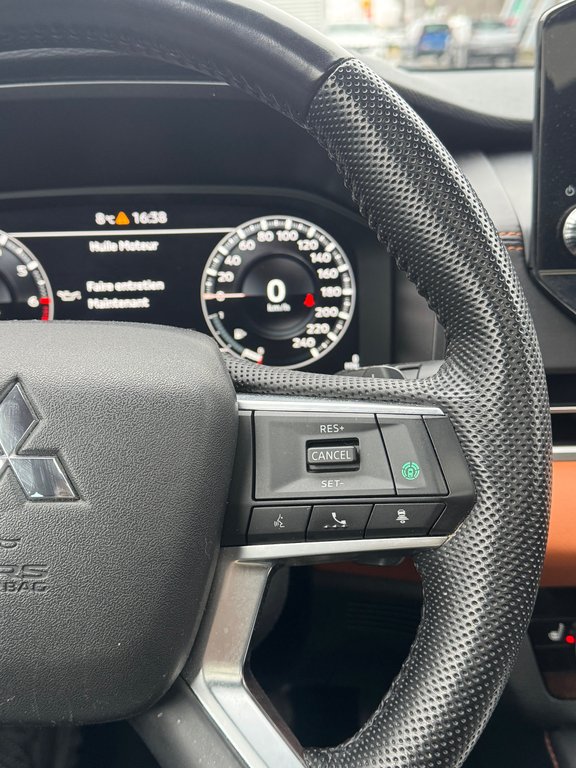 2023 Mitsubishi Outlander GT Premium 7 Passagers Toit Panoramique in Terrebonne, Quebec - 16 - w1024h768px