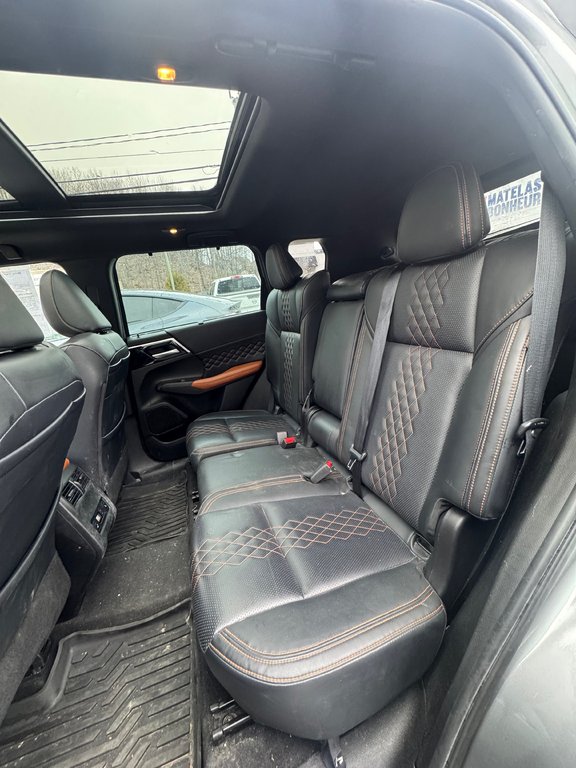 2023 Mitsubishi Outlander GT Premium 7 Passagers Toit Panoramique in Terrebonne, Quebec - 10 - w1024h768px