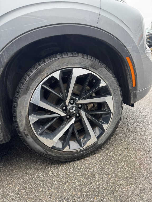 2023 Mitsubishi Outlander GT Premium 7 Passagers Toit Panoramique in Terrebonne, Quebec - 23 - w1024h768px