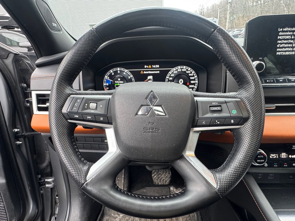 2023 Mitsubishi Outlander GT Premium 7 Passagers Toit Panoramique in Terrebonne, Quebec - 14 - w1024h768px
