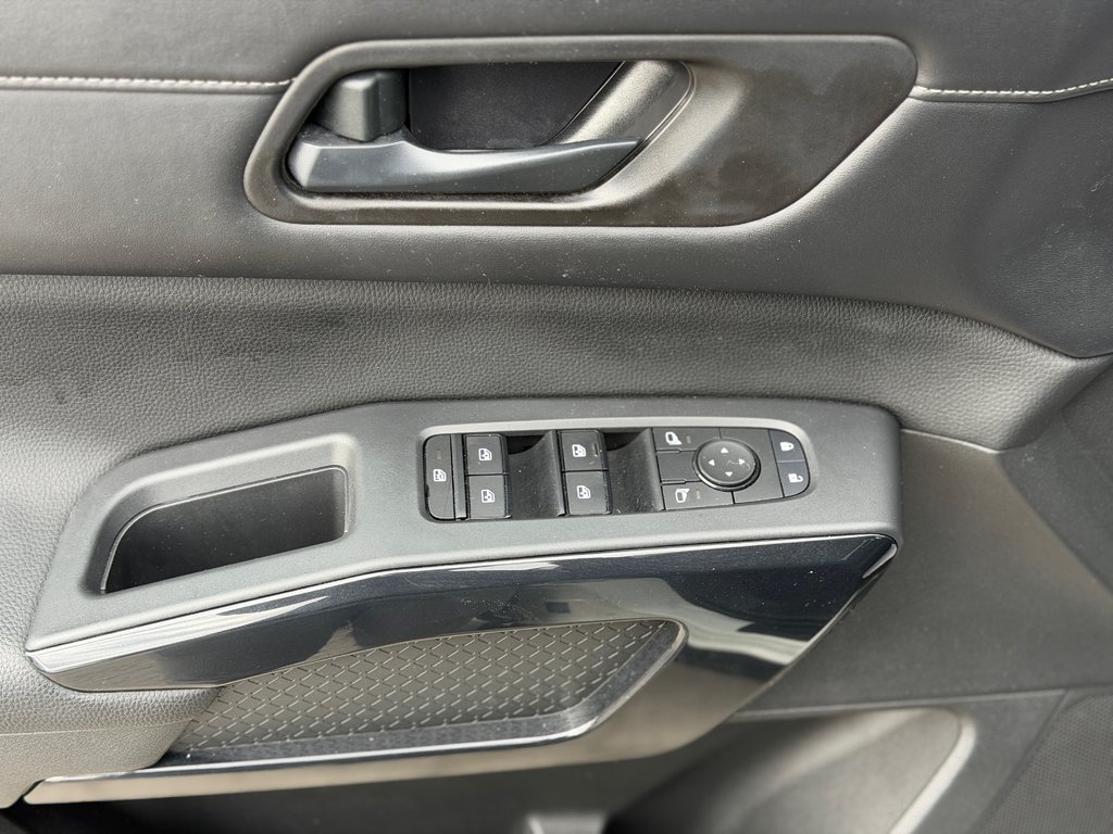 Nissan Pathfinder S AWD Bas Kilométrage 2023 à Terrebonne, Québec - 8 - w1024h768px