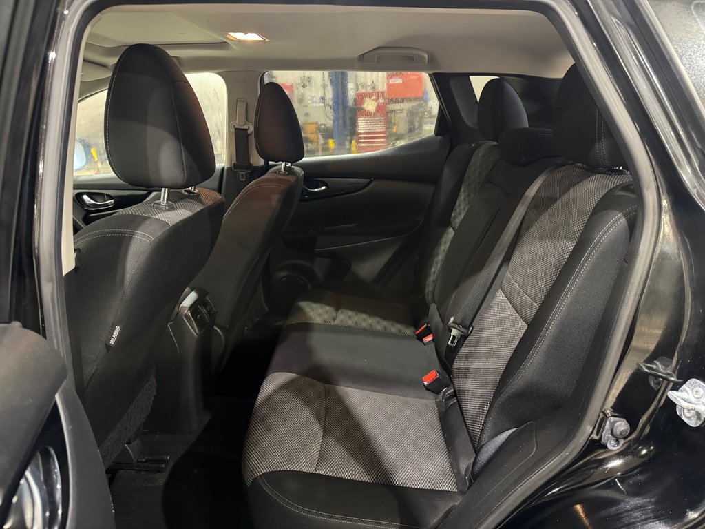 Nissan Qashqai SV Toit Ouvrant Bas Kilométrage 2017 à Terrebonne, Québec - 11 - w1024h768px
