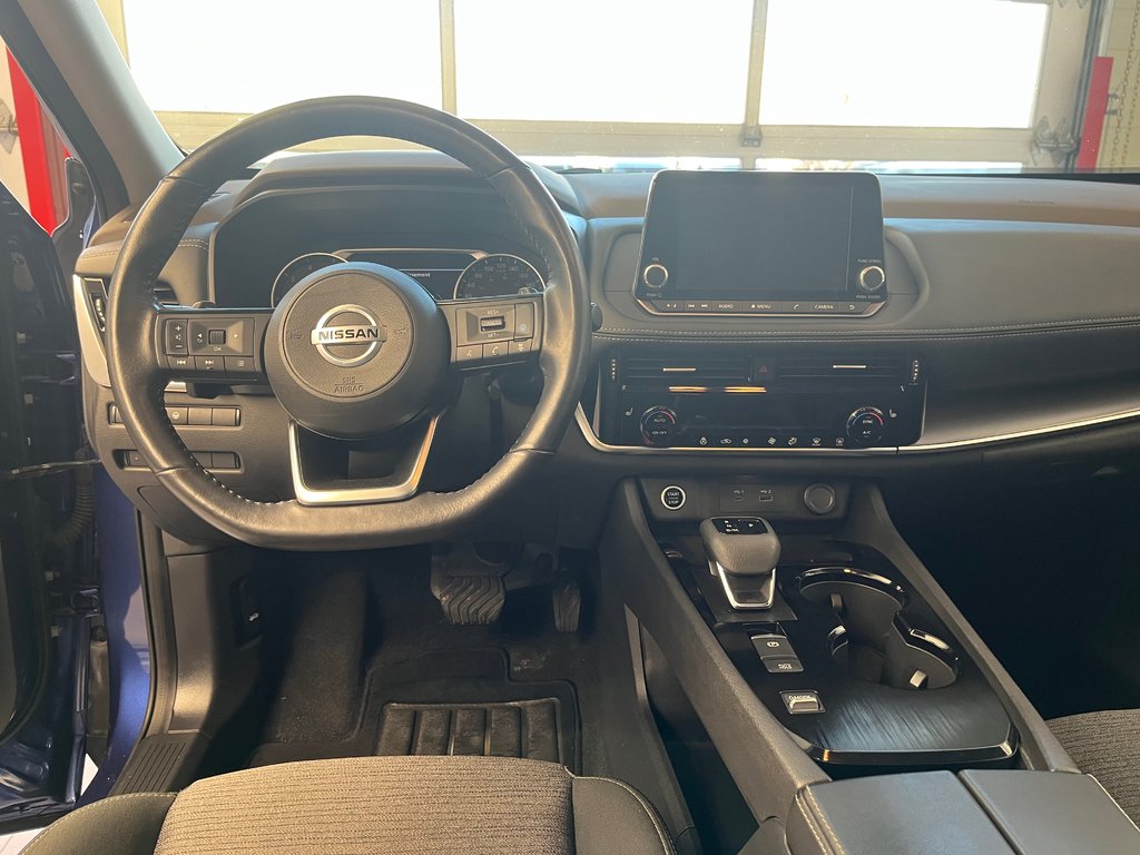 2021 Nissan Rogue SV in Boucherville, Quebec - 2 - w1024h768px