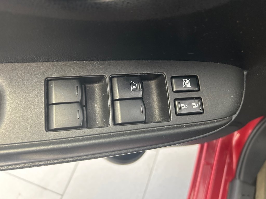 2015 Nissan Versa Note SV in Boucherville, Quebec - 15 - w1024h768px