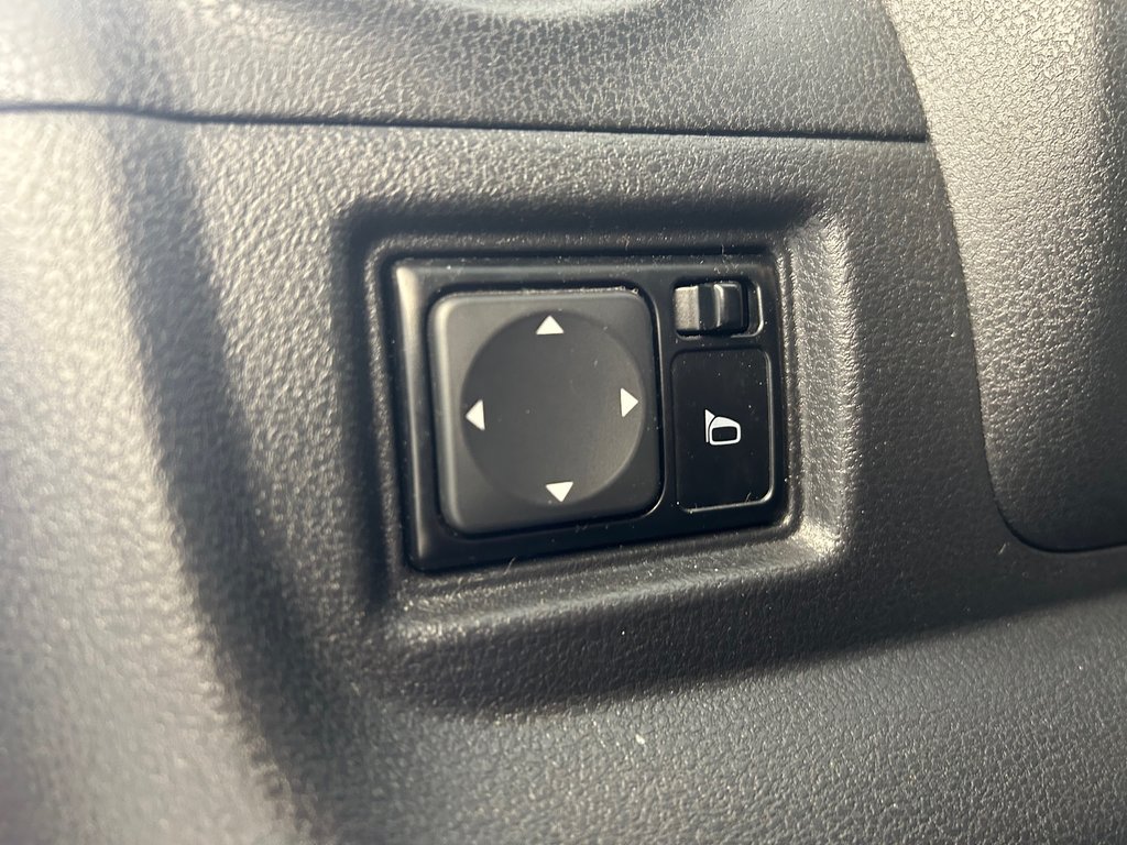 2015 Nissan Versa Note SV in Boucherville, Quebec - 17 - w1024h768px