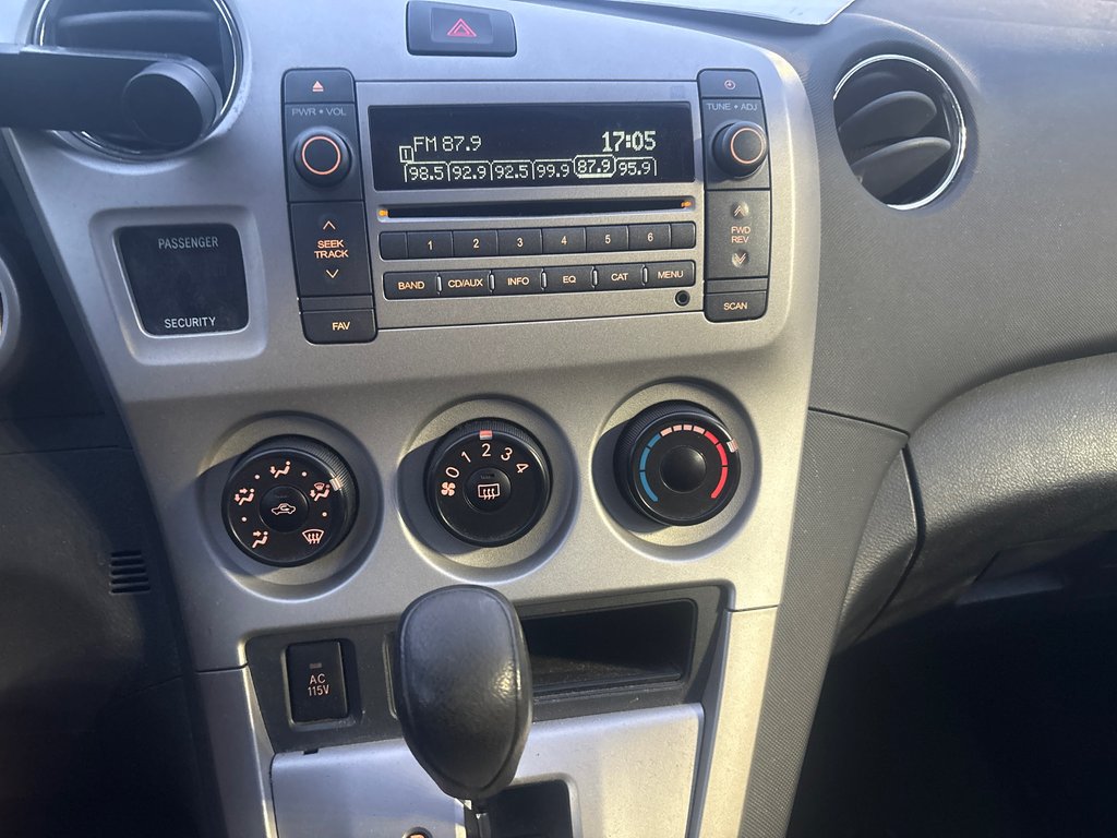 Pontiac Vibe BASE BAS KILOMÉTRAGE AUTOMATIQUE 2010 à Boucherville, Québec - 10 - w1024h768px