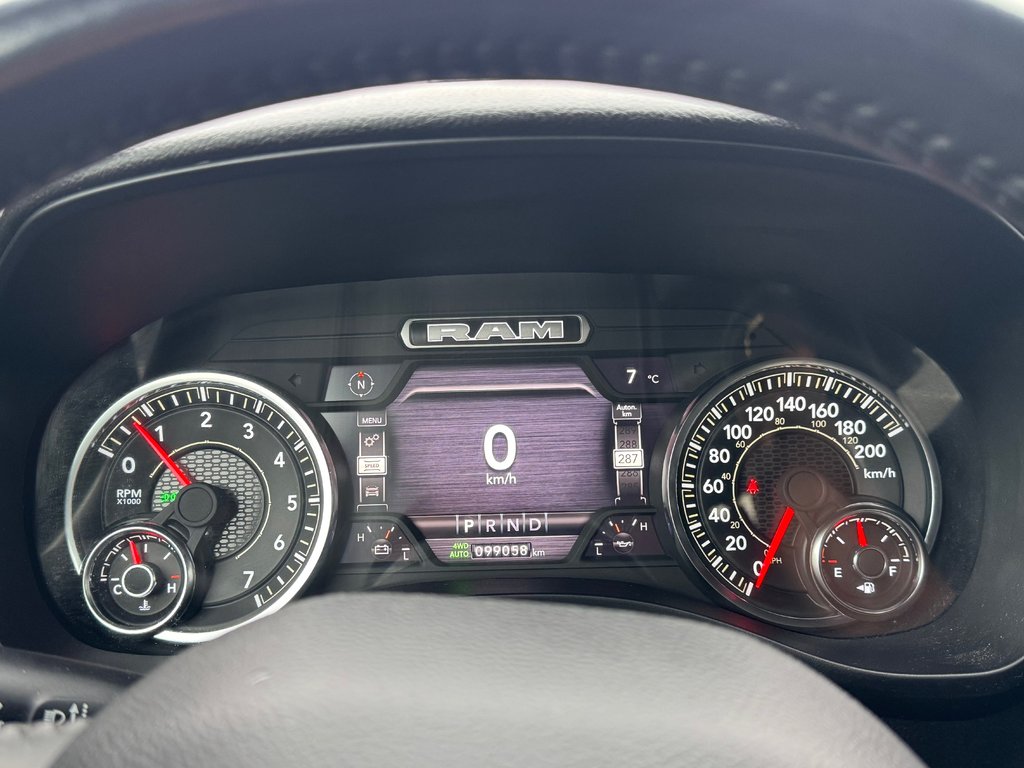 2023 Ram 1500 Big Horn Edition Night Crew 5.7 in Terrebonne, Quebec - 17 - w1024h768px