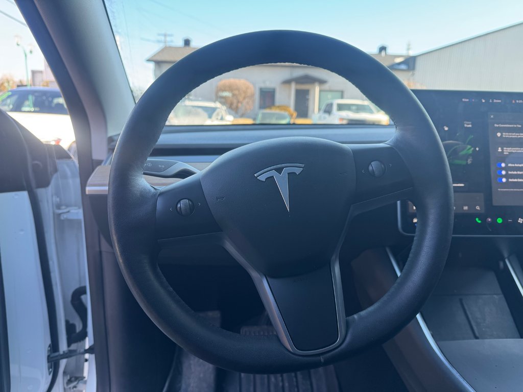 2021 Tesla Model Y Standard Range Cuir in Terrebonne, Quebec - 12 - w1024h768px