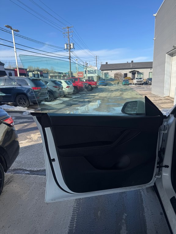2021 Tesla Model Y Standard Range Toit Vitré in Terrebonne, Quebec - 8 - w1024h768px
