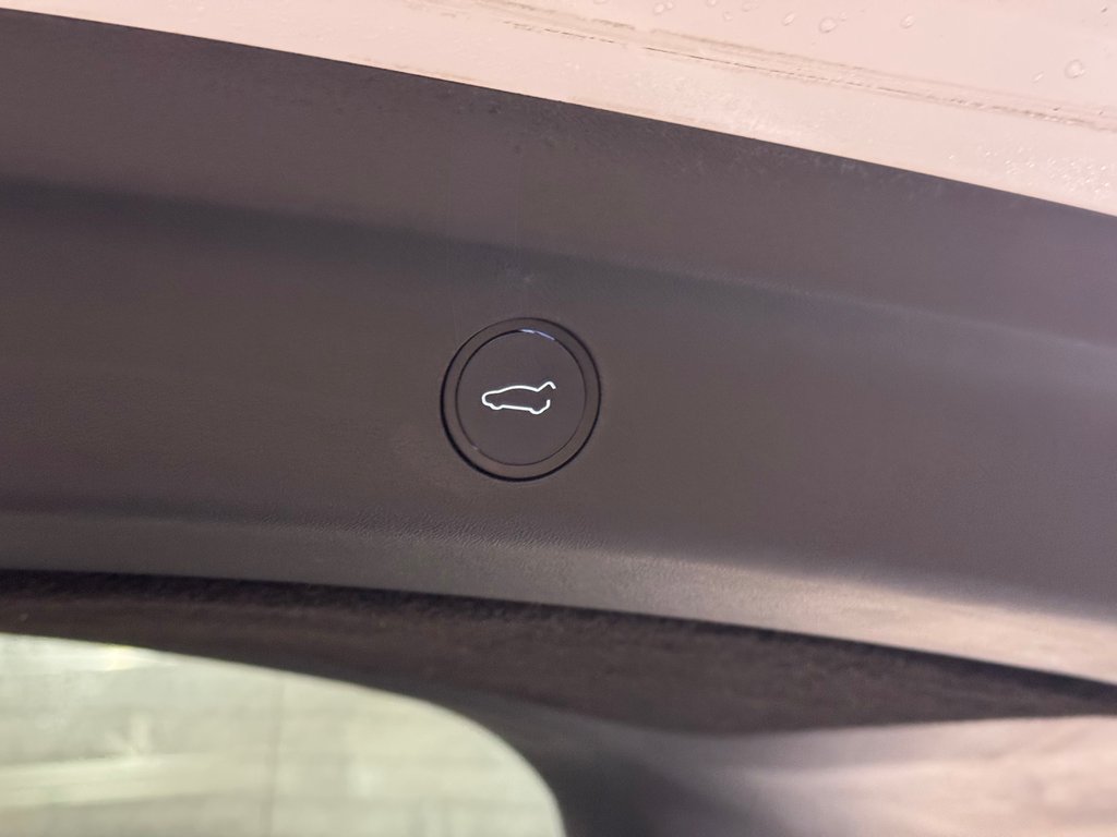 2022 Tesla Model Y Performance *Toit panoramique in Terrebonne, Quebec - 17 - w1024h768px