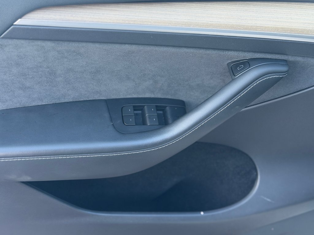 Tesla Model Y  2023 à Terrebonne, Québec - 8 - w1024h768px