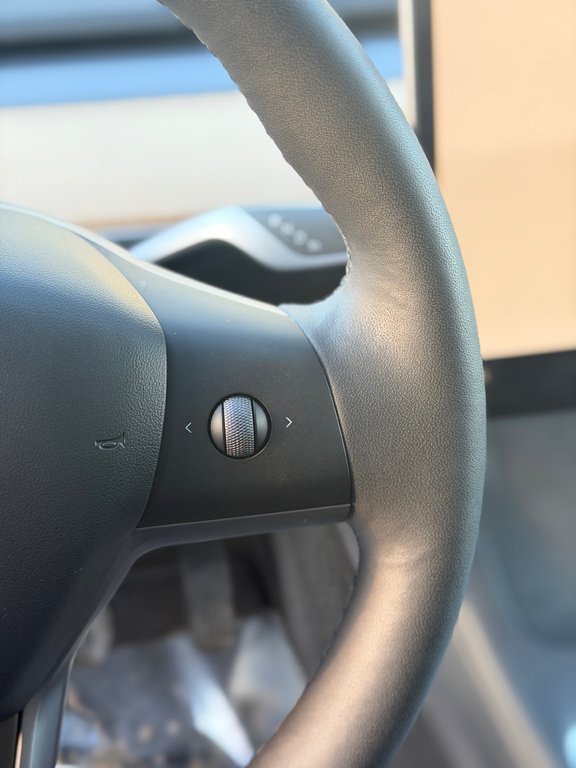 Tesla Model Y  2023 à Terrebonne, Québec - 12 - w1024h768px