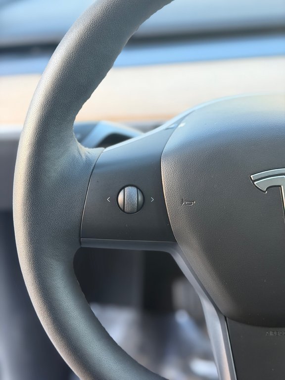 Tesla Model Y  2023 à Terrebonne, Québec - 11 - w1024h768px